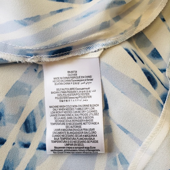 Like new BCBGMaxAzria wrap skirt size medium - Picture 3 of 3